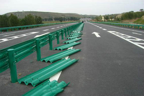 宁夏波形护栏的维护与管理确保道路安全的关键步骤